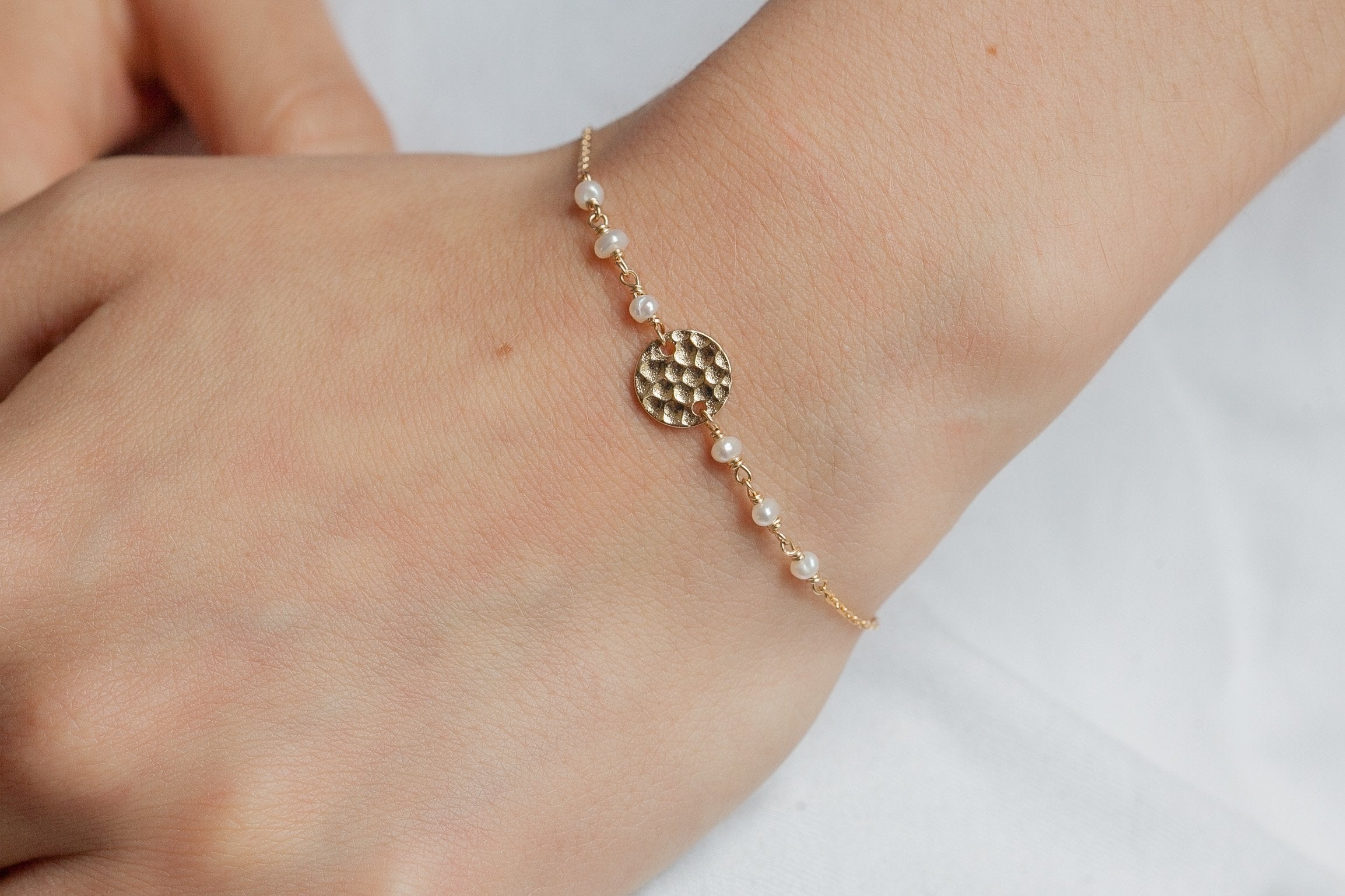 Armband Perlmutt & Plättchen vergoldet | Shop Nory