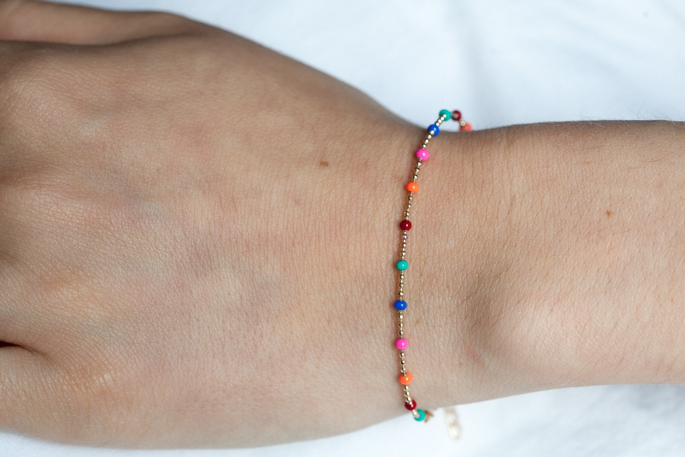 Armband mit bunten Perlen - 16K vergoldet | Shop Nory
