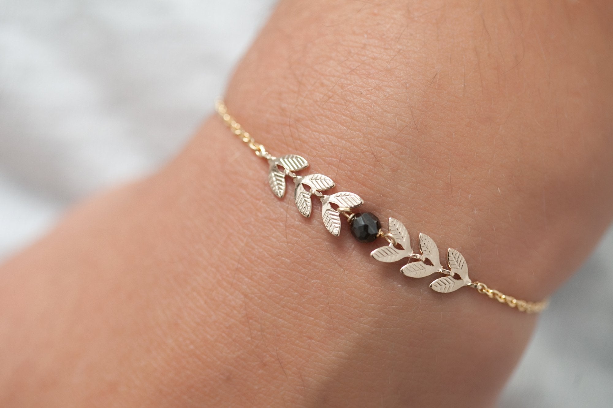Armband mit Blättern mit Perle - 16Karat vergoldet | Shop Nory