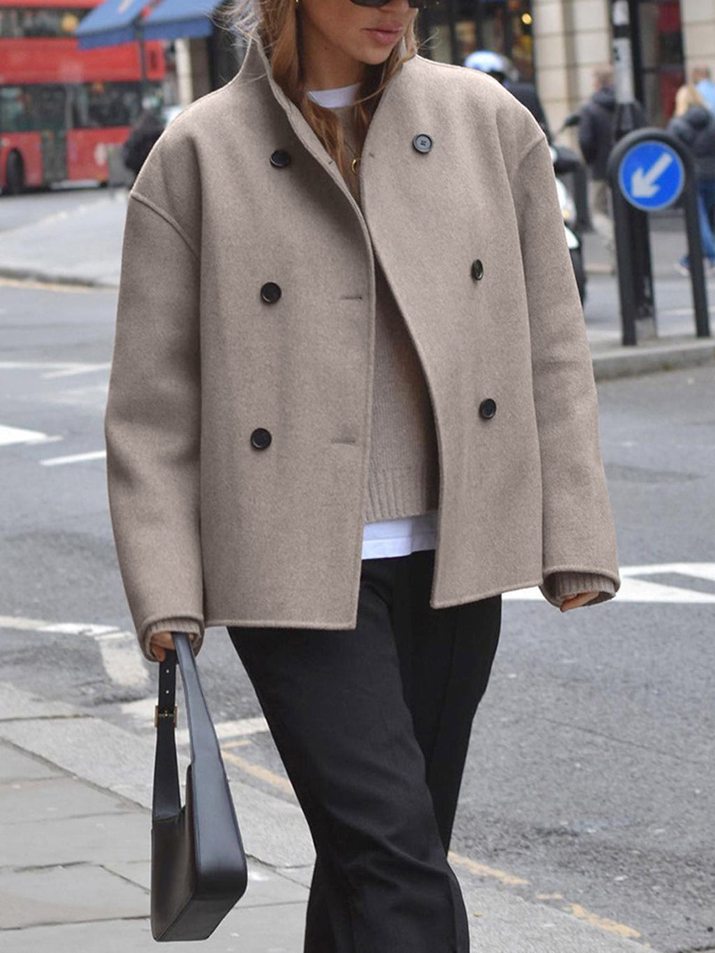 ShopNory | Damenjacke – Kurze Wolljacke in Beige mit Stehkragen & Knopfverschluss