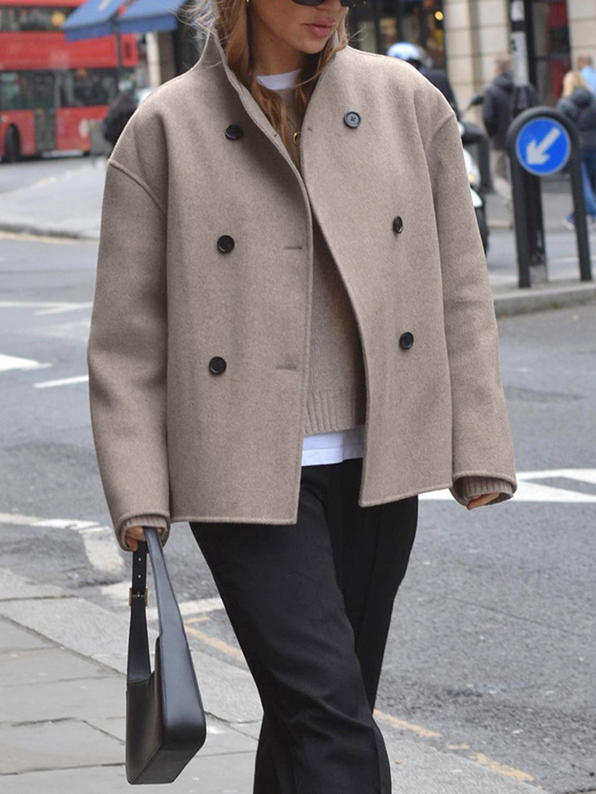 Stilvolle und Bequeme Oversized Damenjacke mit Knopfverschluss
