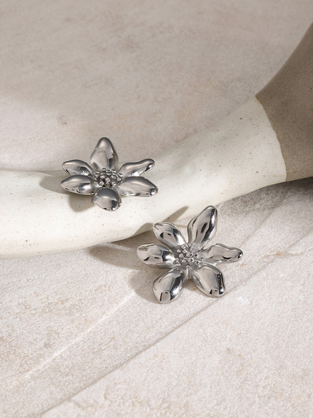 Stilvolle Blumen-Ohrringe – Florina | Shop Nory