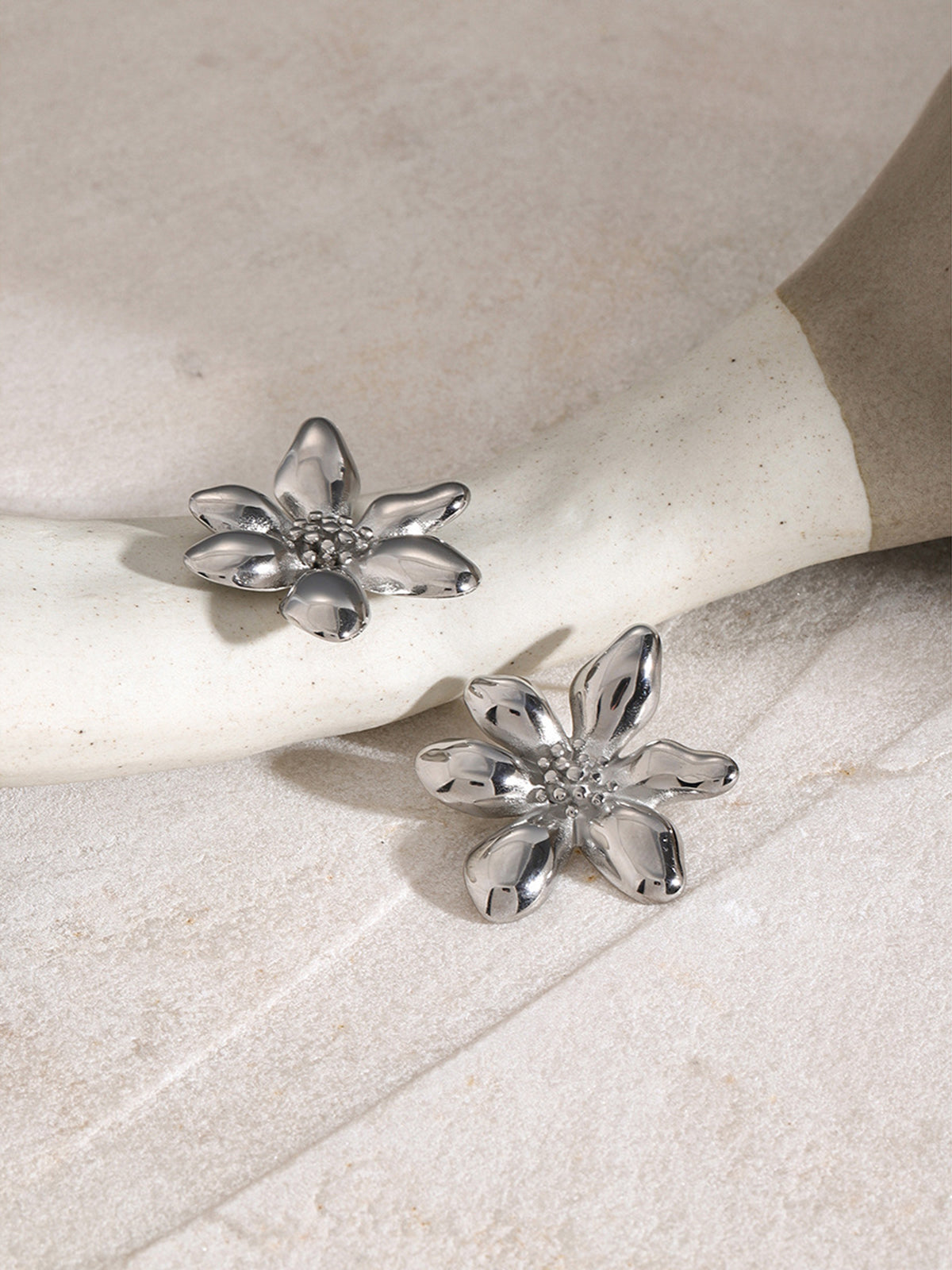 Stilvolle Blumen-Ohrringe – Florina | Shop Nory