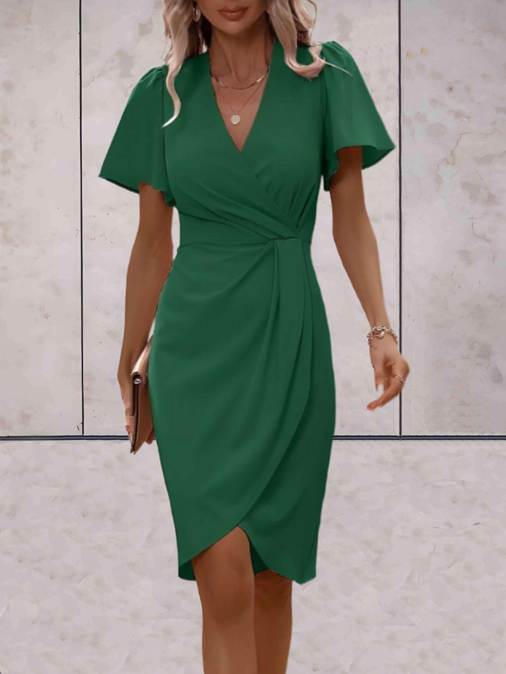 Klassisches Wickelkleid mit V-Ausschnitt