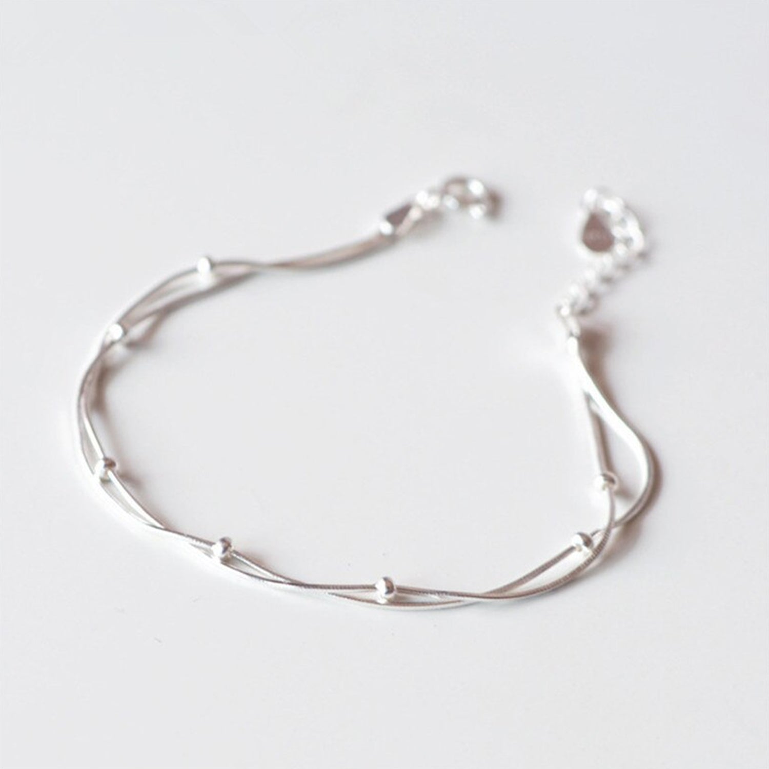Doppellagige runde Perlen Charm Armband | Shop Nory