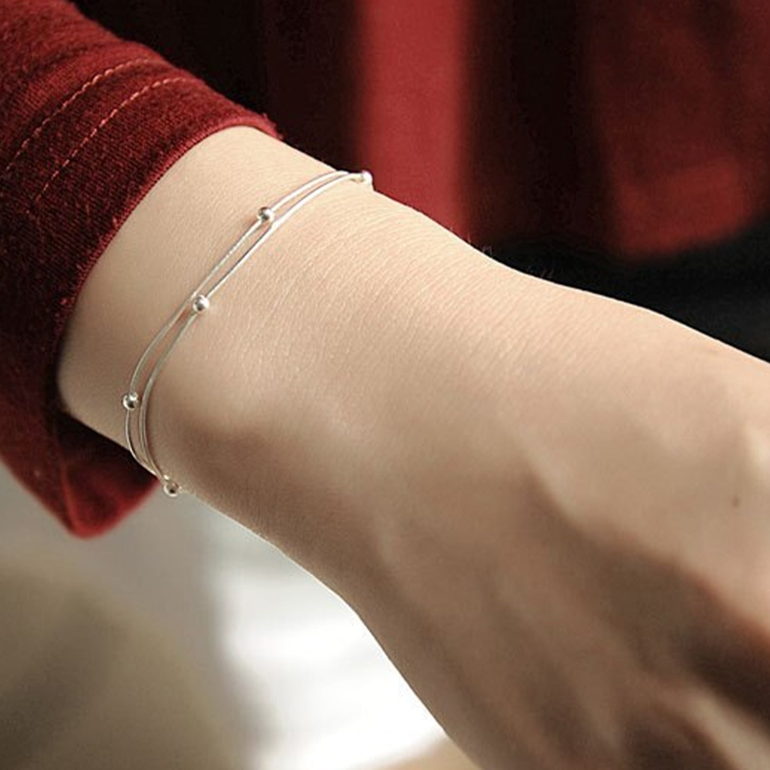 Doppellagige runde Perlen Charm Armband | Shop Nory