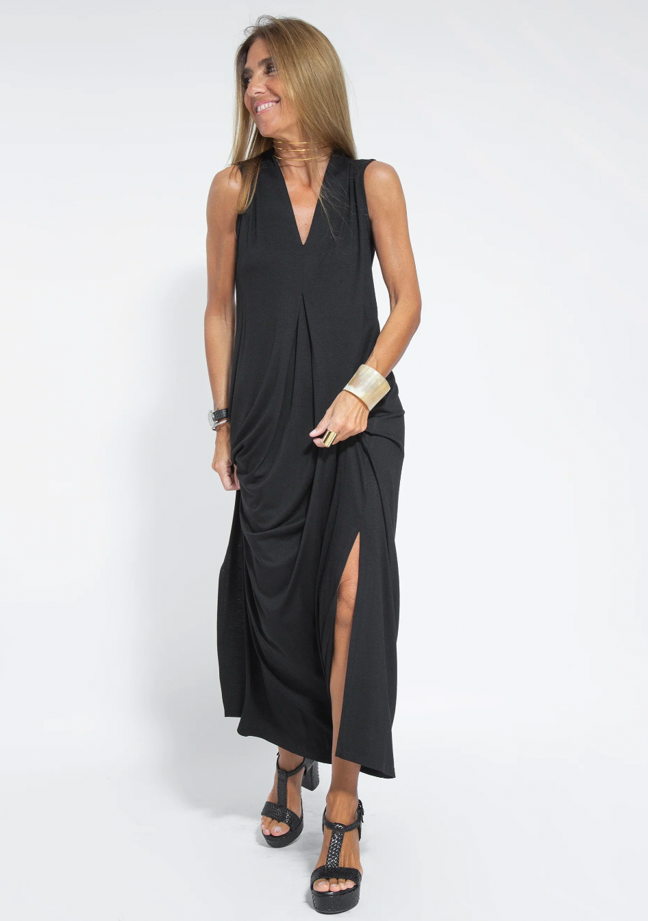Ensemble Bestehend Aus Einem Langen, Figurformenden Kleid und Einer Weste