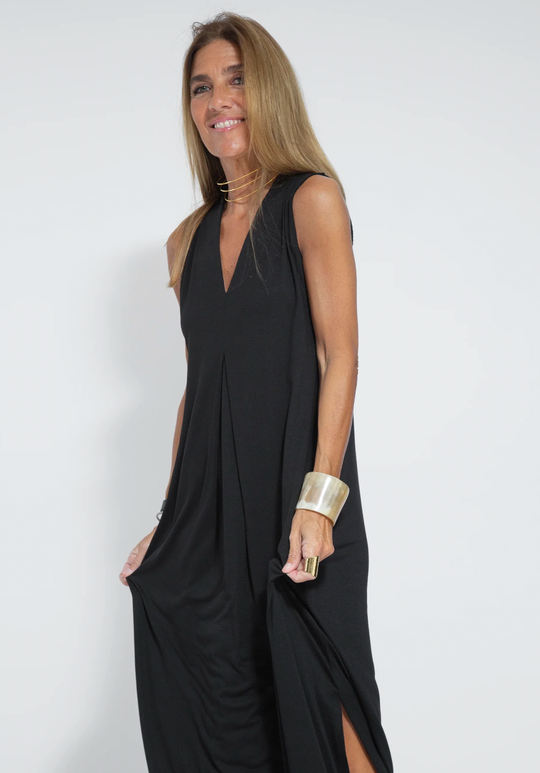 Ensemble Bestehend Aus Einem Langen, Figurformenden Kleid und Einer Weste