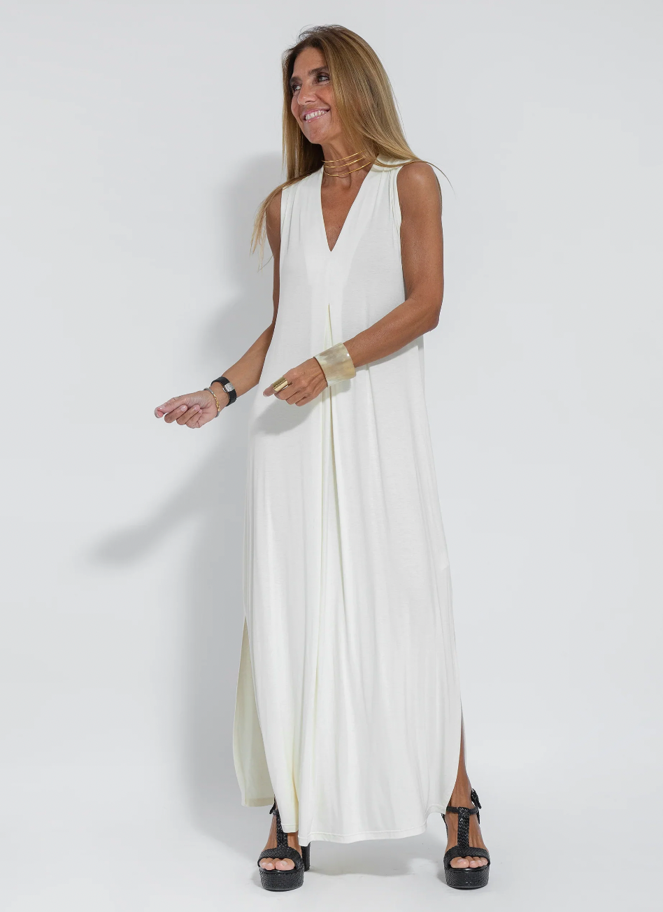 Set aus langem schlankmachenden Kleid und Weste