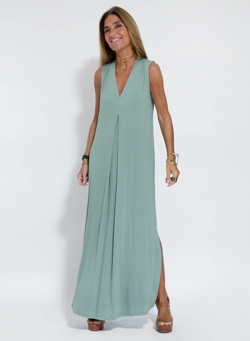 Ensemble Bestehend Aus Einem Langen, Figurformenden Kleid und Einer Weste