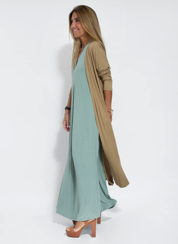Ensemble Bestehend Aus Einem Langen, Figurformenden Kleid und Einer Weste