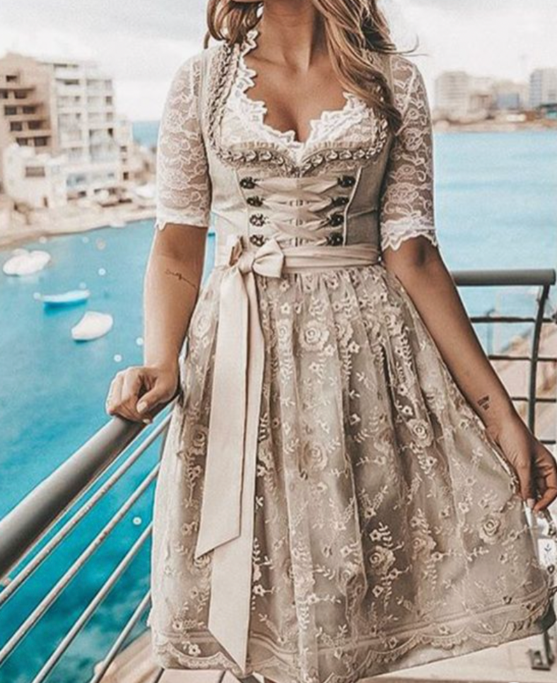ALINE - einzigartiges traditionelles Kostüm für Damen mit Schürze