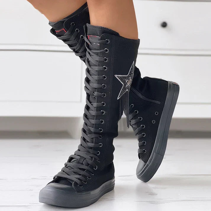 Schnürstiefel mit Quasten
