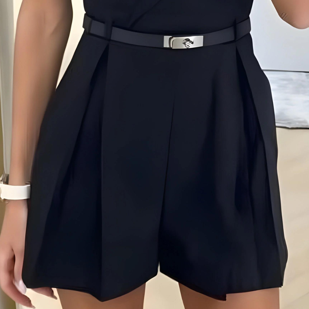 Ärmelloser Jumpsuit Wickel-V-Ausschnitt Taillierter Gürtel Plissierte Shorts Taillierte Passform