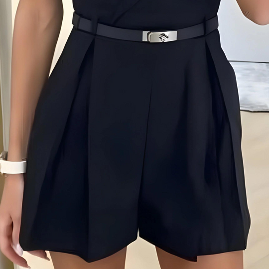 Ärmelloser Jumpsuit Wickel-V-Ausschnitt Taillierter Gürtel Plissierte Shorts Taillierte Passform