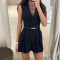 Ärmelloser Jumpsuit Wickel-V-Ausschnitt Taillierter Gürtel Plissierte Shorts Taillierte Passform