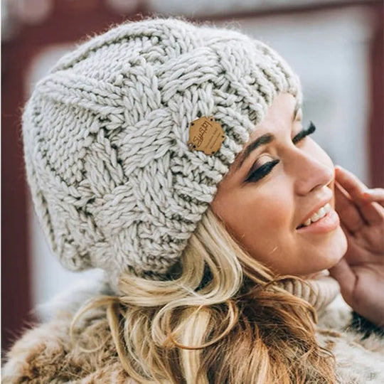 Damen Weiche Strickmütze mit Zopfmuster | ShopNory