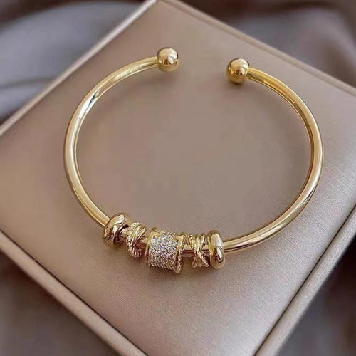 Verstellbares Armband mit goldenen Charms | Shop Nory
