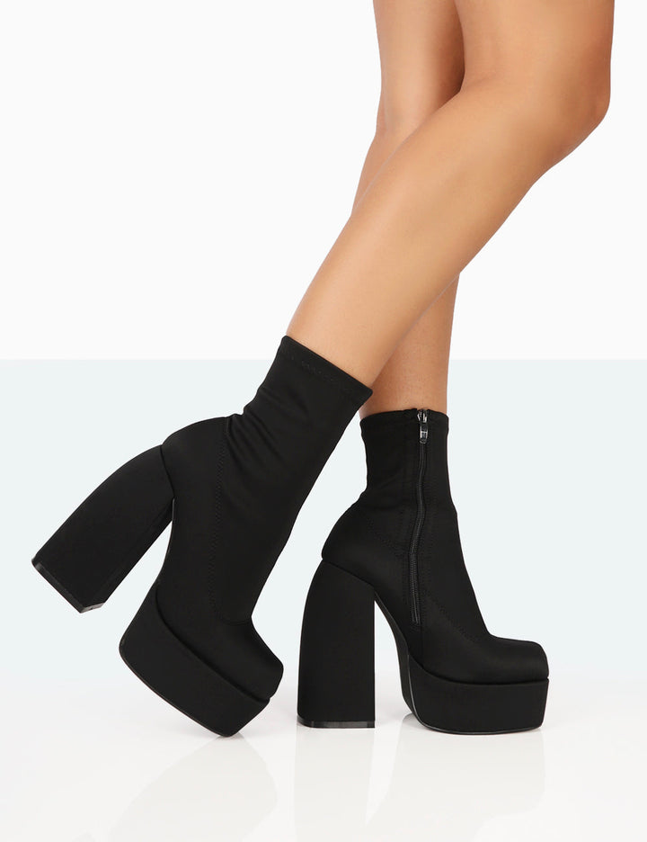 Schwarze Nylon-Stiefeletten