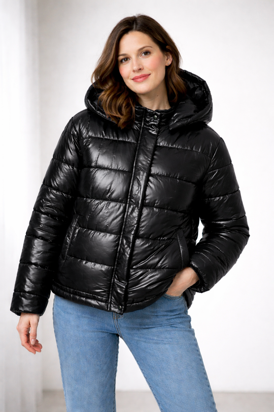 ShopNory | Damen Glänzende Pufferjacke mit Kapuze und Wattierung