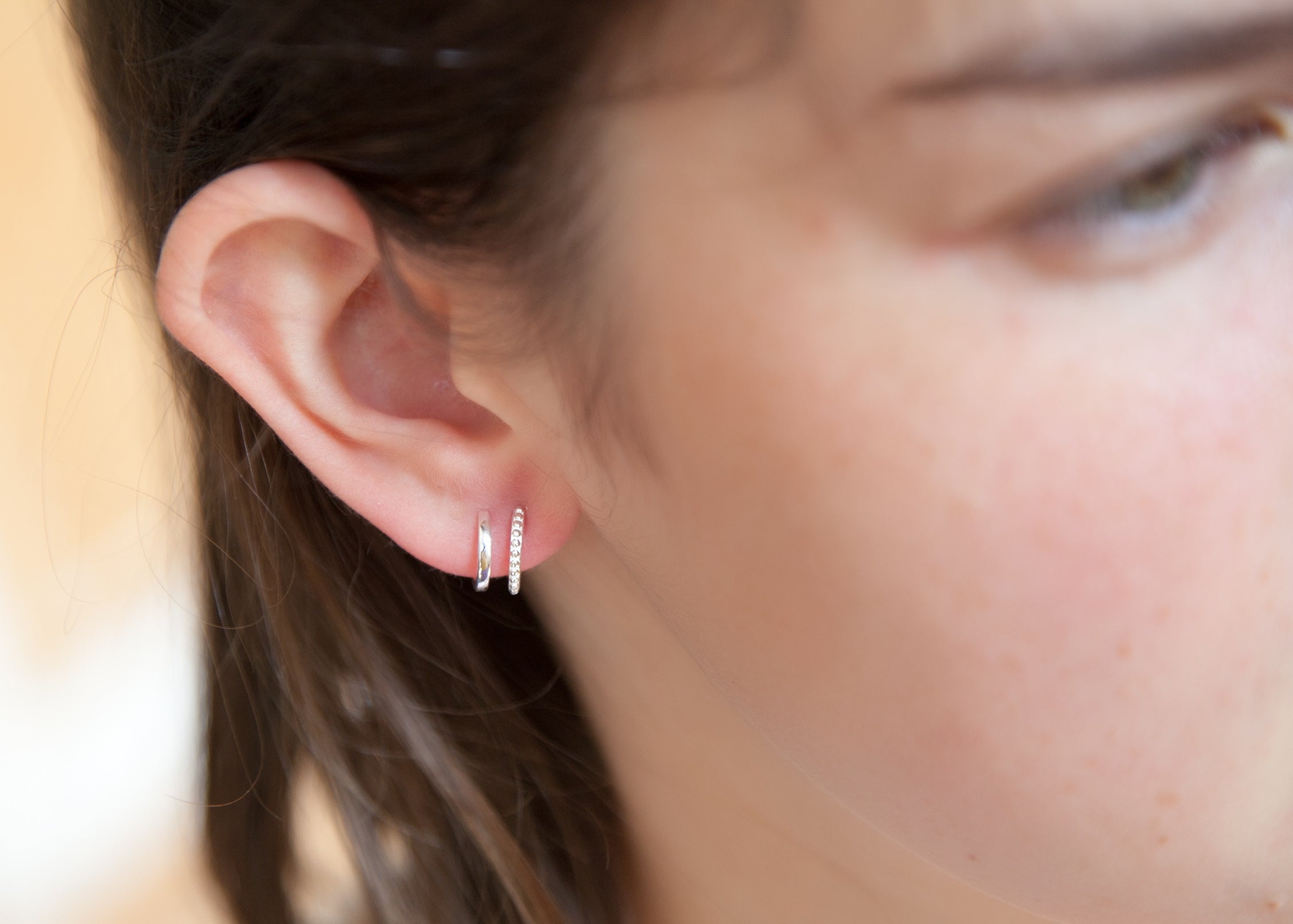 Ohrringe Creolen Doppel Stecker aus Silber | Shop Nory