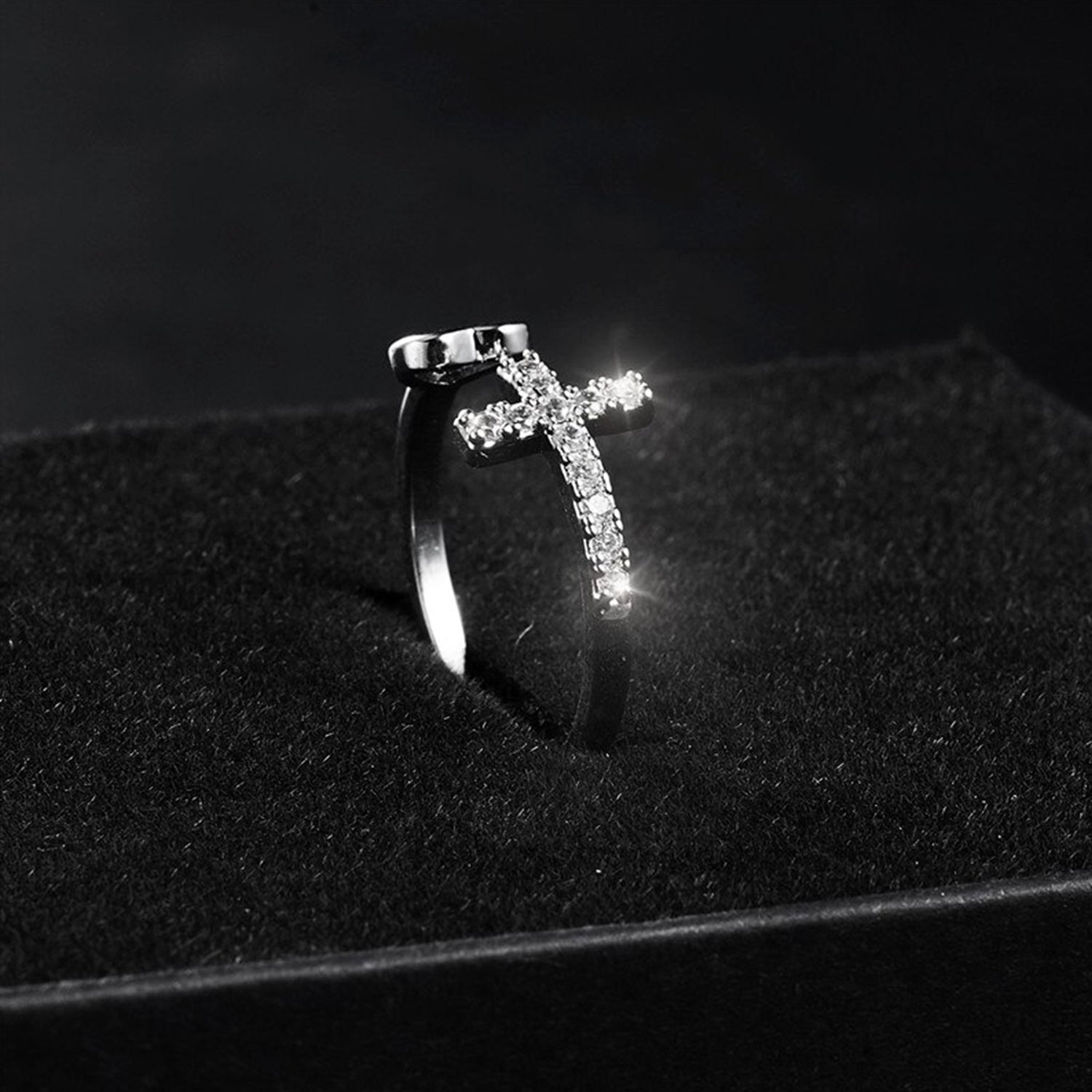 Silberfarbener Zirkon Liebe-Glaube Ring | Shop Nory