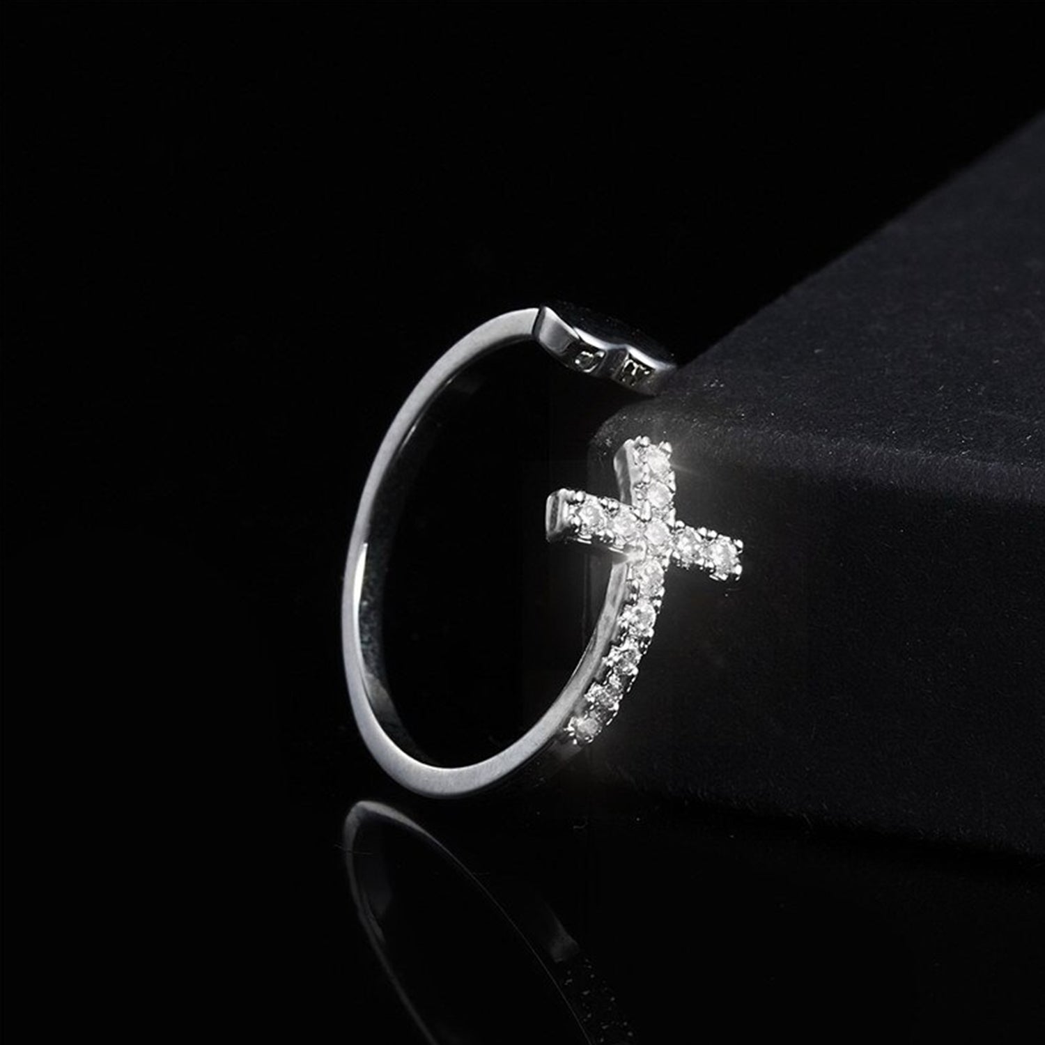 Silberfarbener Zirkon Liebe-Glaube Ring | Shop Nory
