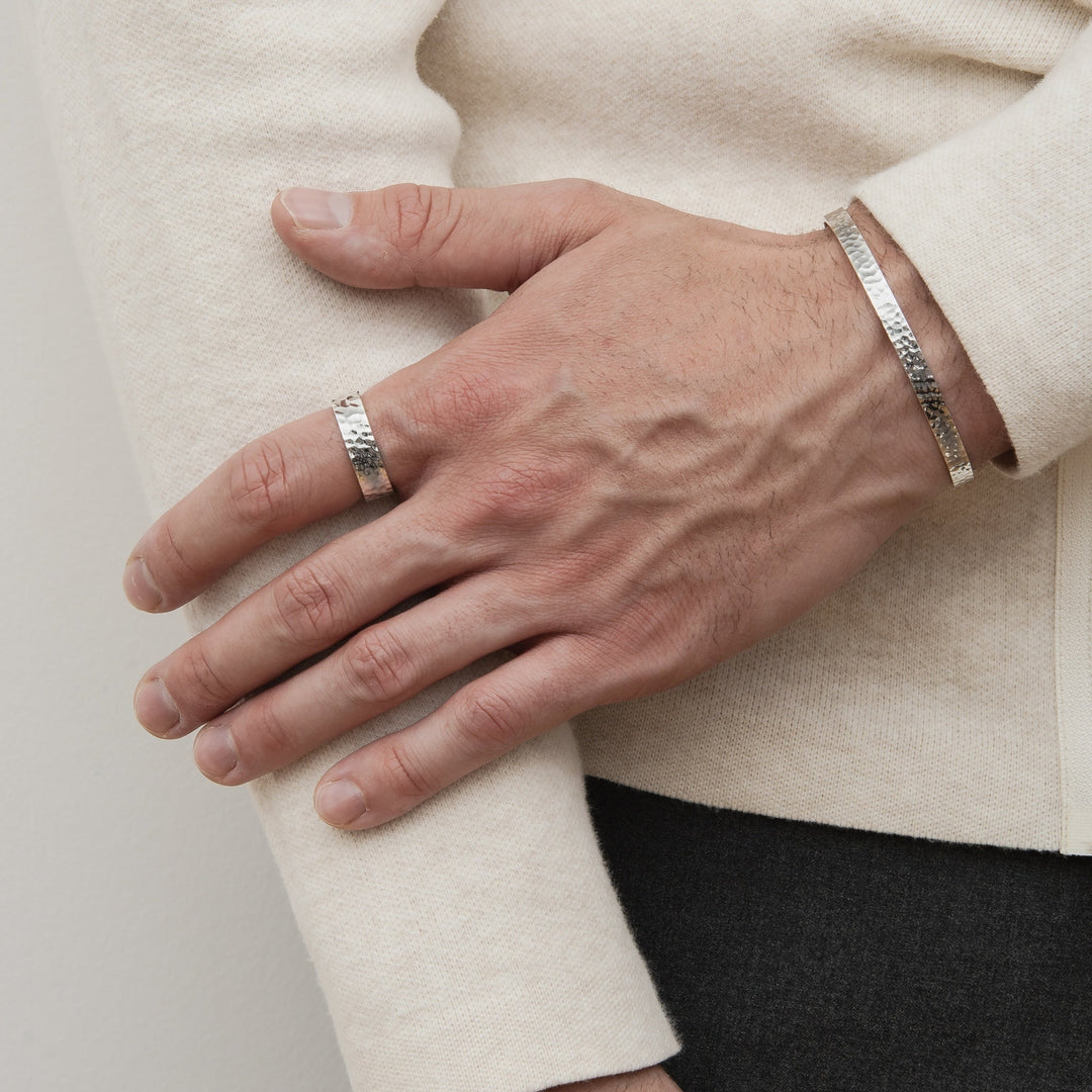 Schlankes Silberarmband mit Gehämmertem Muster für Herren