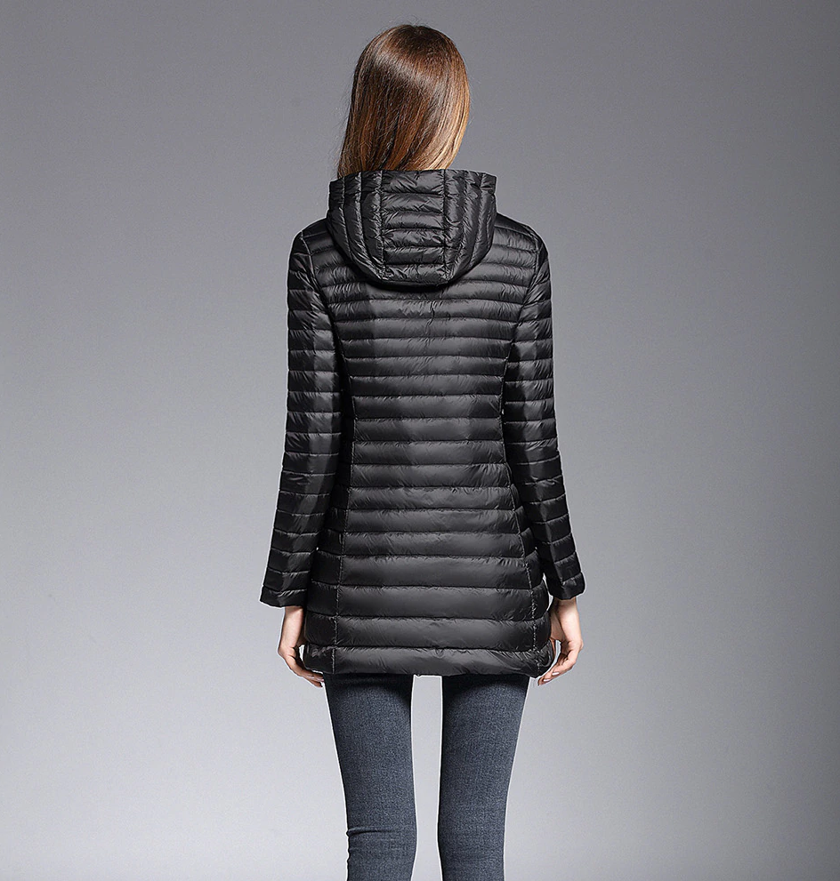Lange Daunenjacke mit Kapuze "Praktische Leichtigkeit"