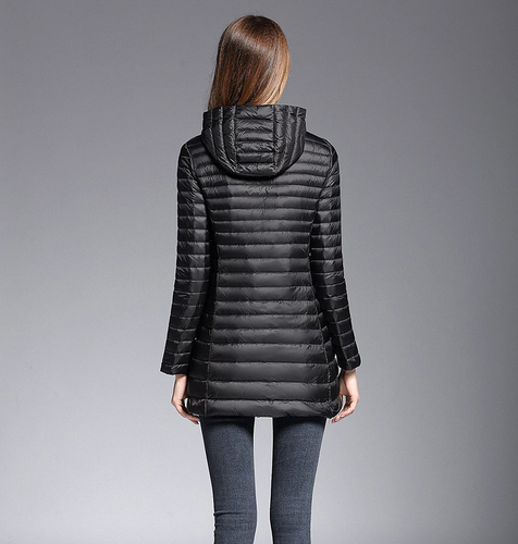 Lange Daunenjacke mit Kapuze 