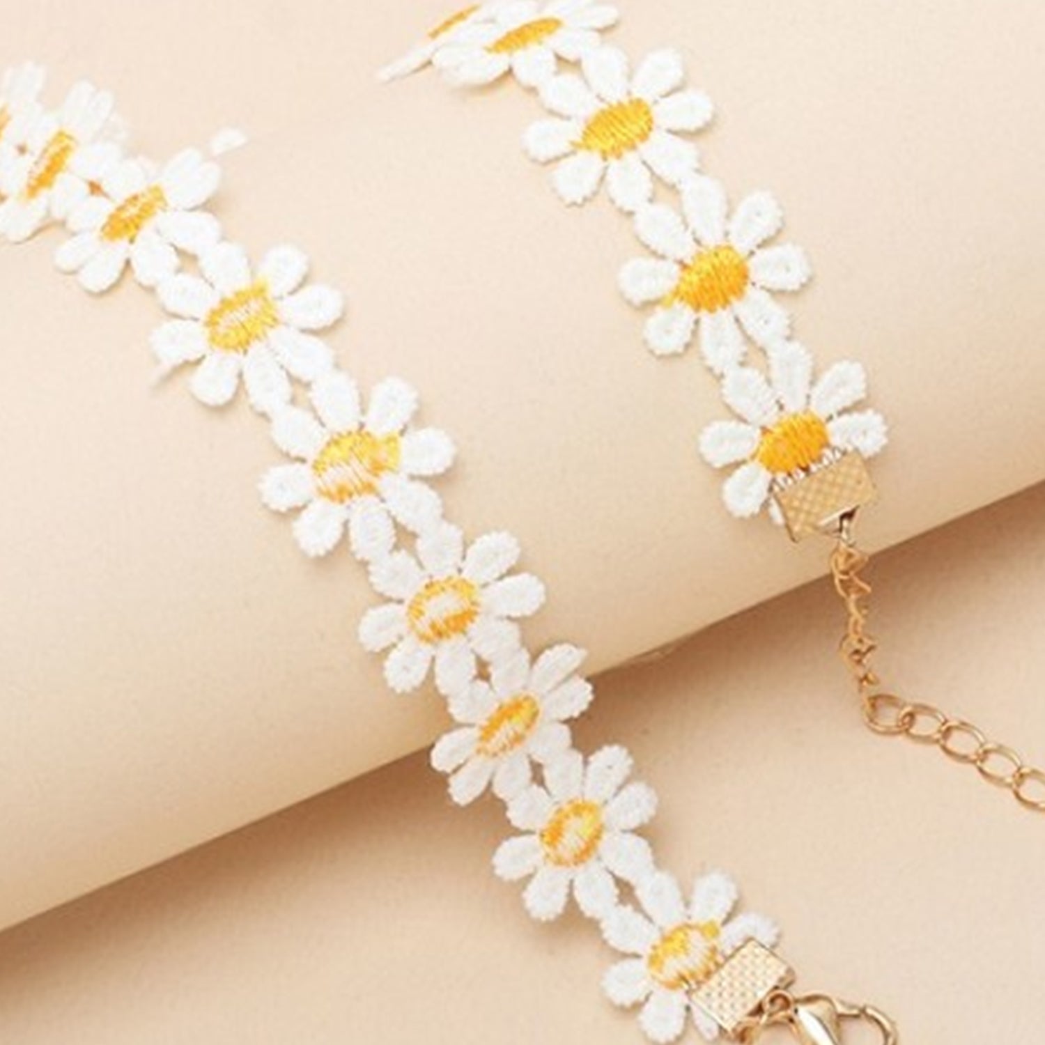 Zarte Daisy Halskette mit Kette | Shop Nory