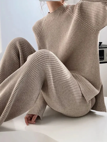 Strickset Aus Weichem Rippstrick