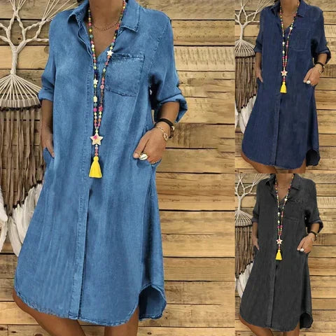 Jeans Midi-Kleid mit Umgeschlagenen Ärmeln und Brusttasche.