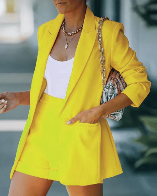 Schickes Blazer und Shorts-Set