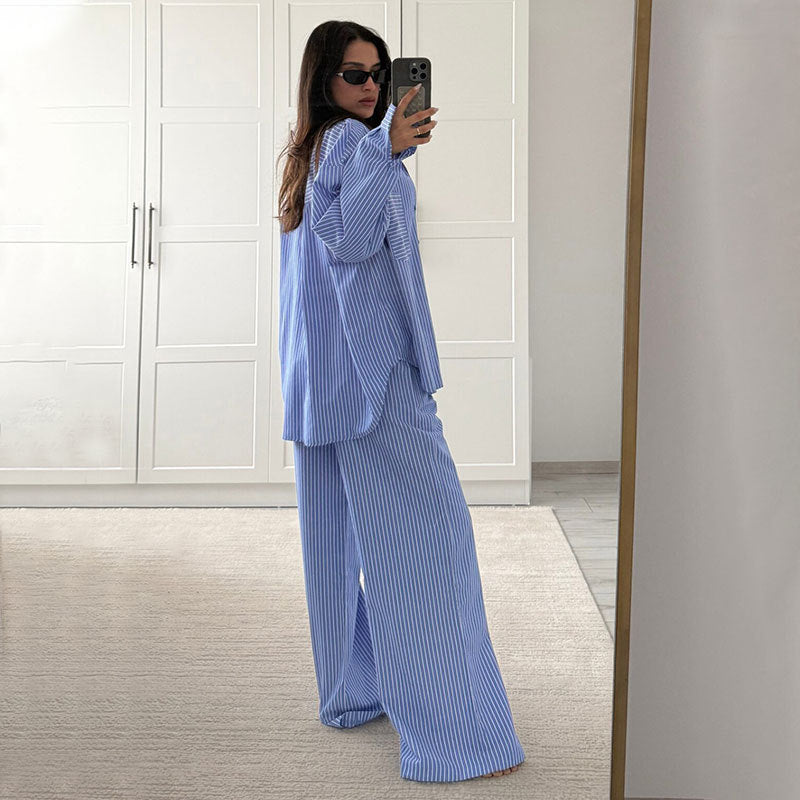 Damen gemütliches und stilvolles Pyjama-Set mit gestreiftem Design