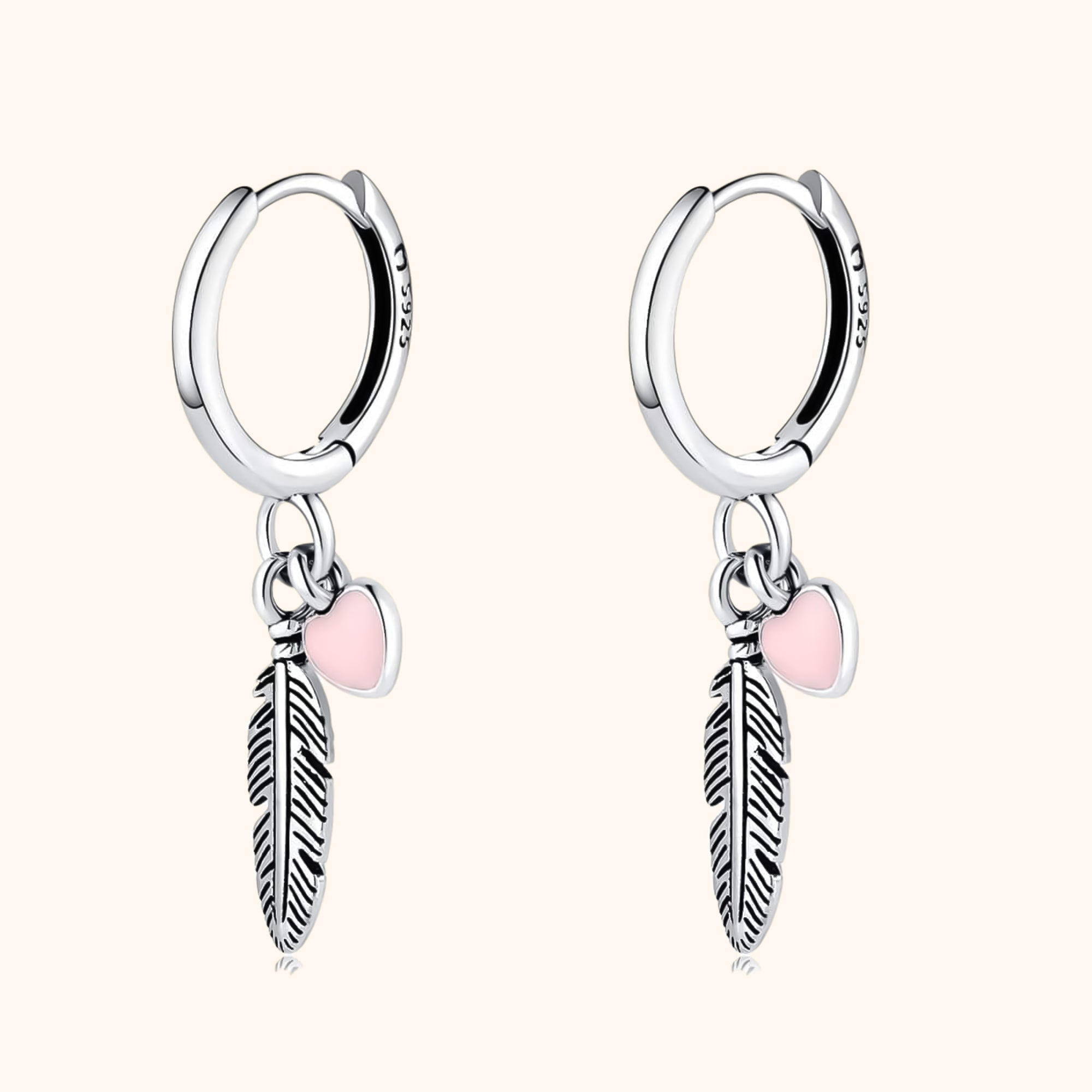 Creolen mit Liebevoller Feder und Herz – Althea | Shop Nory