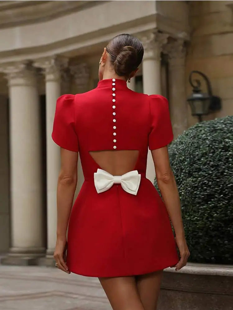 Charmantes Minikleid – Umarmen Sie Zeitlose Eleganz!