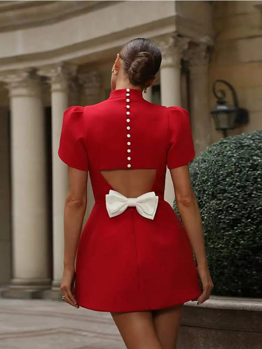 Charmantes Minikleid – Umarmen Sie Zeitlose Eleganz!