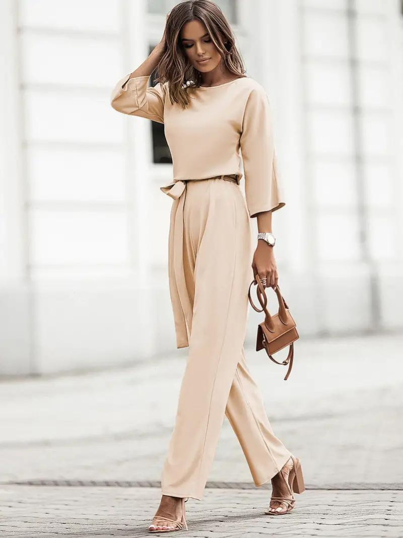 Stylischer Jumpsuit mit Gürtel