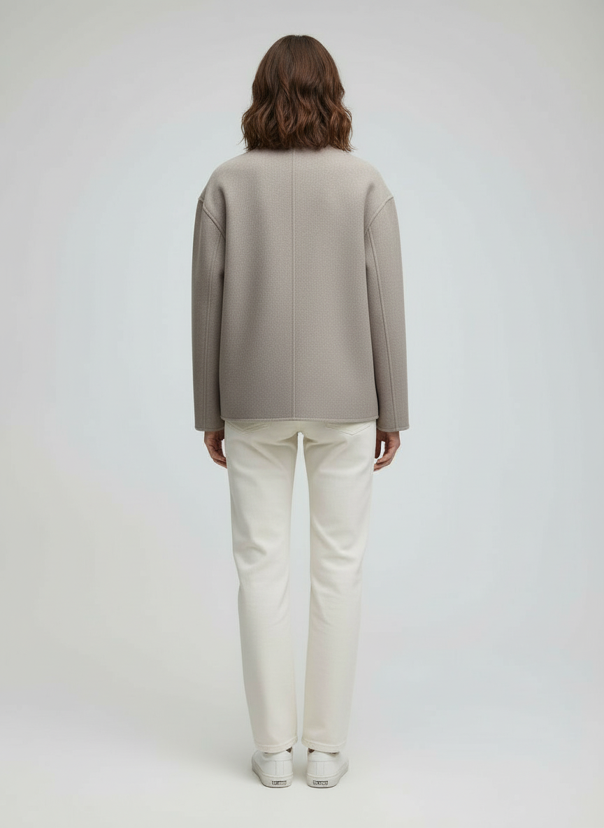 ShopNory | Damenjacke – Kurze Wolljacke in Beige mit Stehkragen & Knopfverschluss