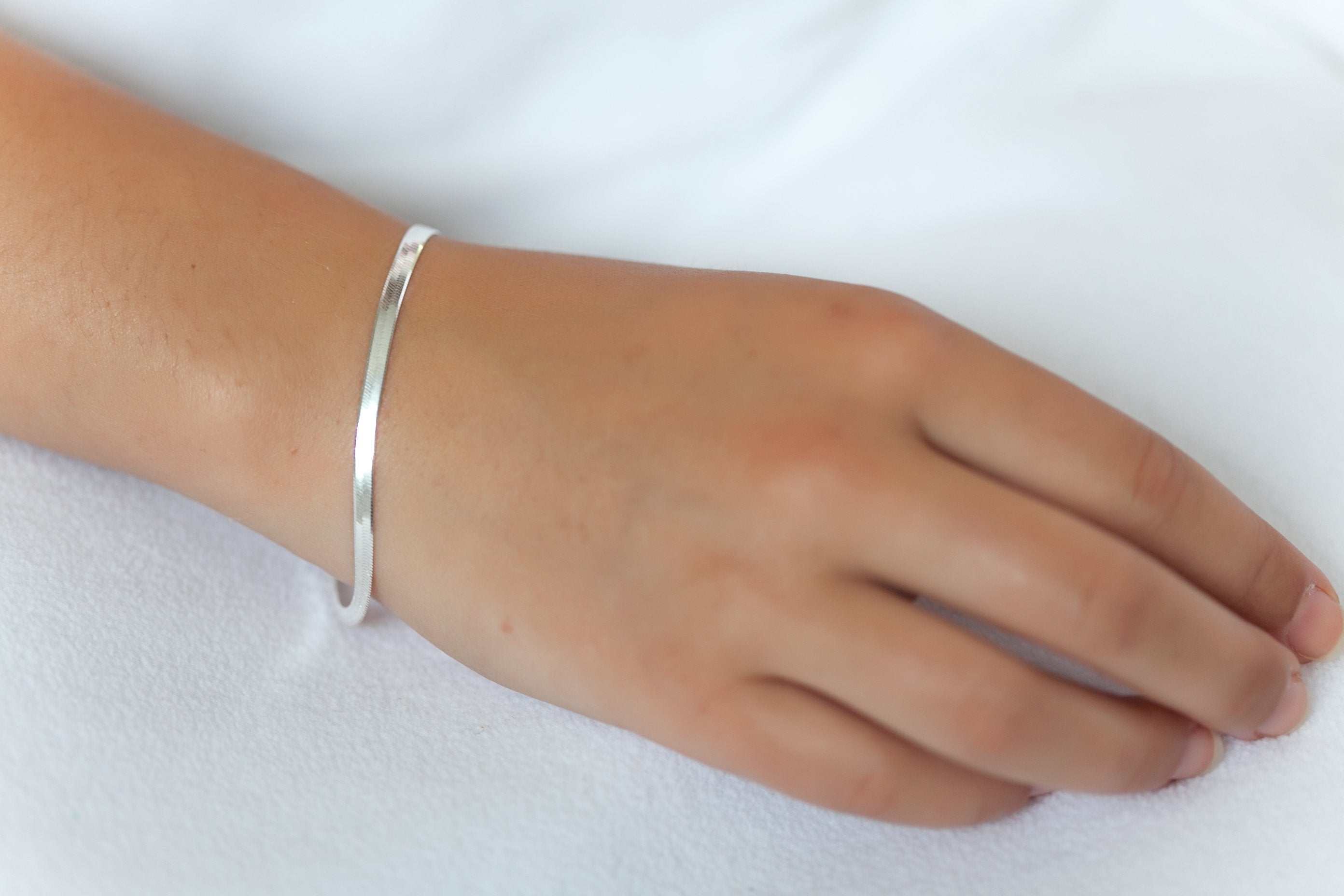 Flaches Schlangenarmband aus Silber | Shop Nory