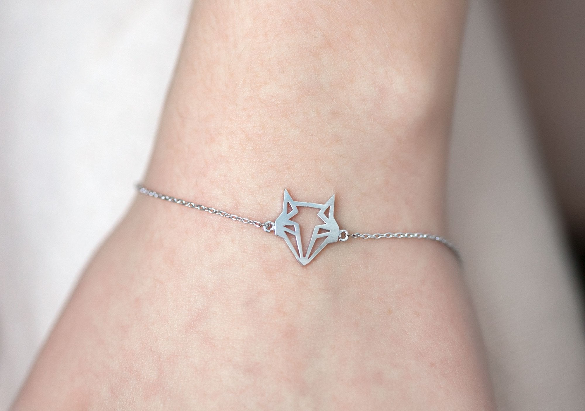 Versilbertes Origami-Armband mit Fuchs – Verspielte Eleganz und symbolische Bedeutung | Shop Nory