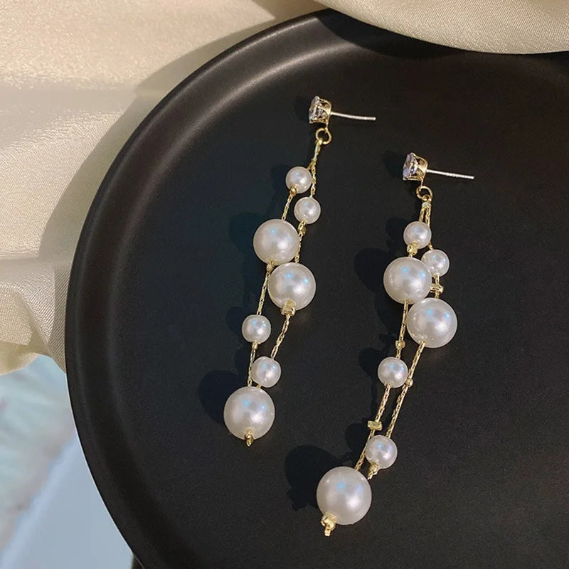 Damen goldbeschichtete simulierte Perlen Doppelperlen lange hängende Stud Ohrringe | Shop Nory