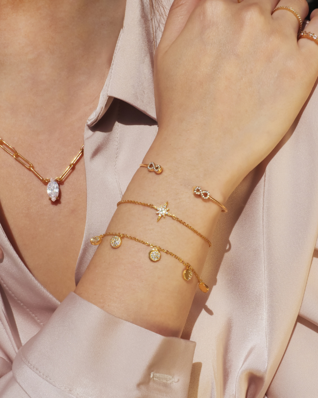 Himmlische Starburst Kristall Gold Charm Armband | Shop Nory