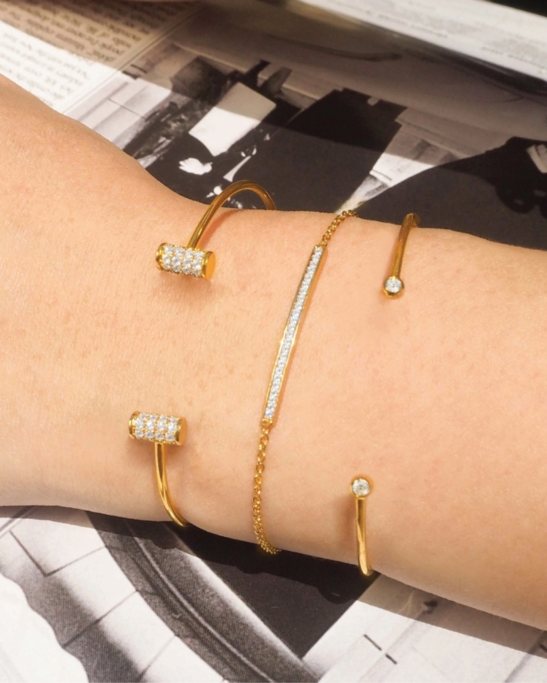 Luxe Glistra Kristall Gold Charm Armband | Shop Nory
