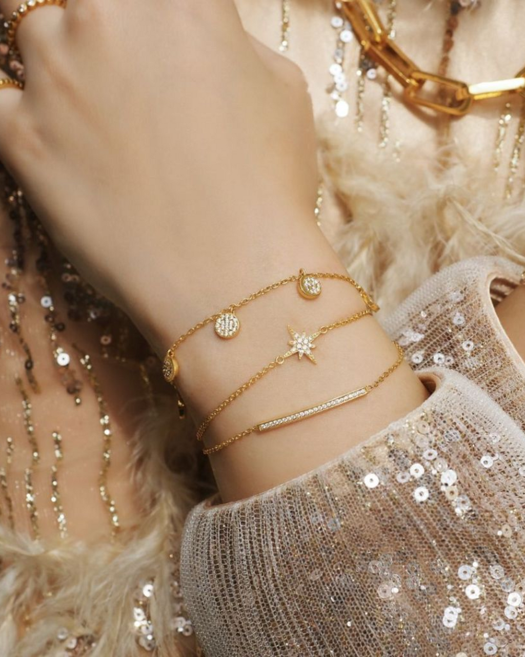 Luxe Glistra Kristall Gold Charm Armband | Shop Nory