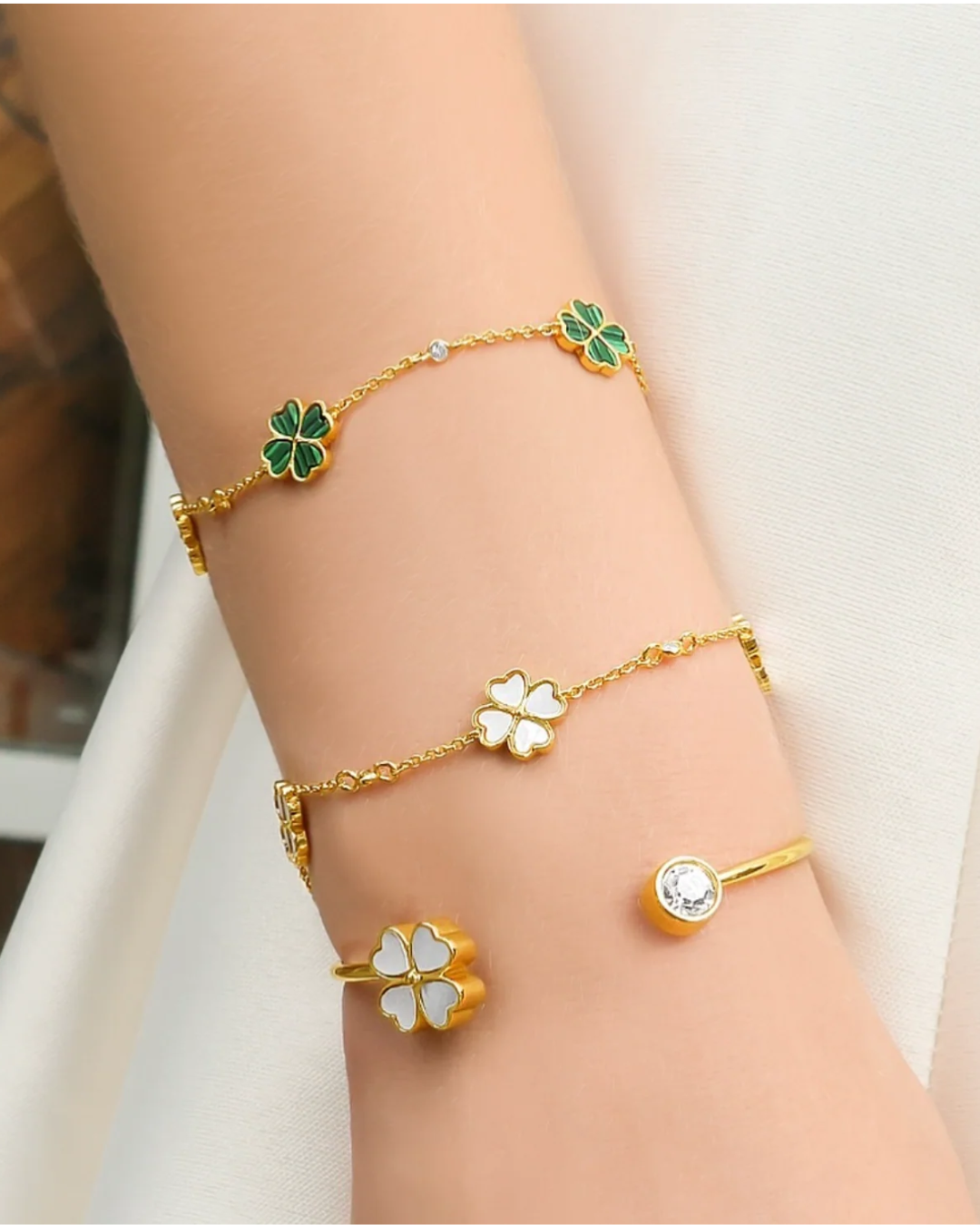 Lucky Bloom Kleeblatt Perlen Gold Kettenarmband | Shop Nory