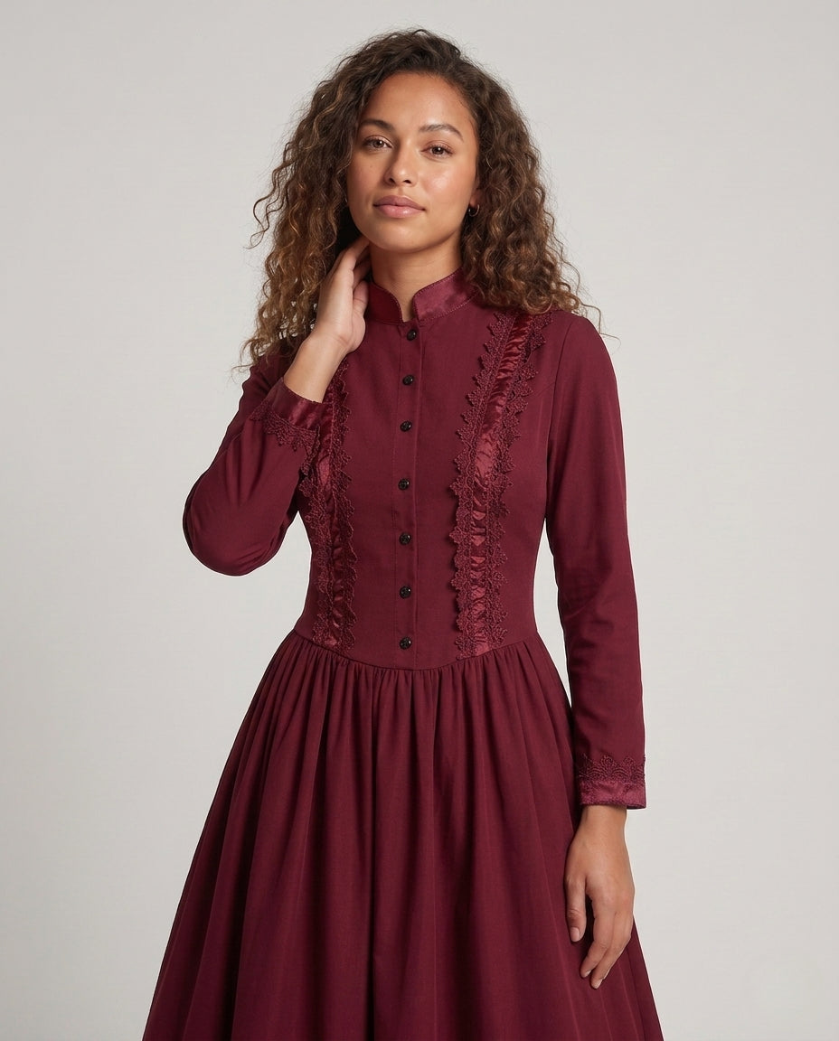 Frauen Elegantes Historisches Kleid mit Detaillierter Floraler Stickerei Shop Nory
