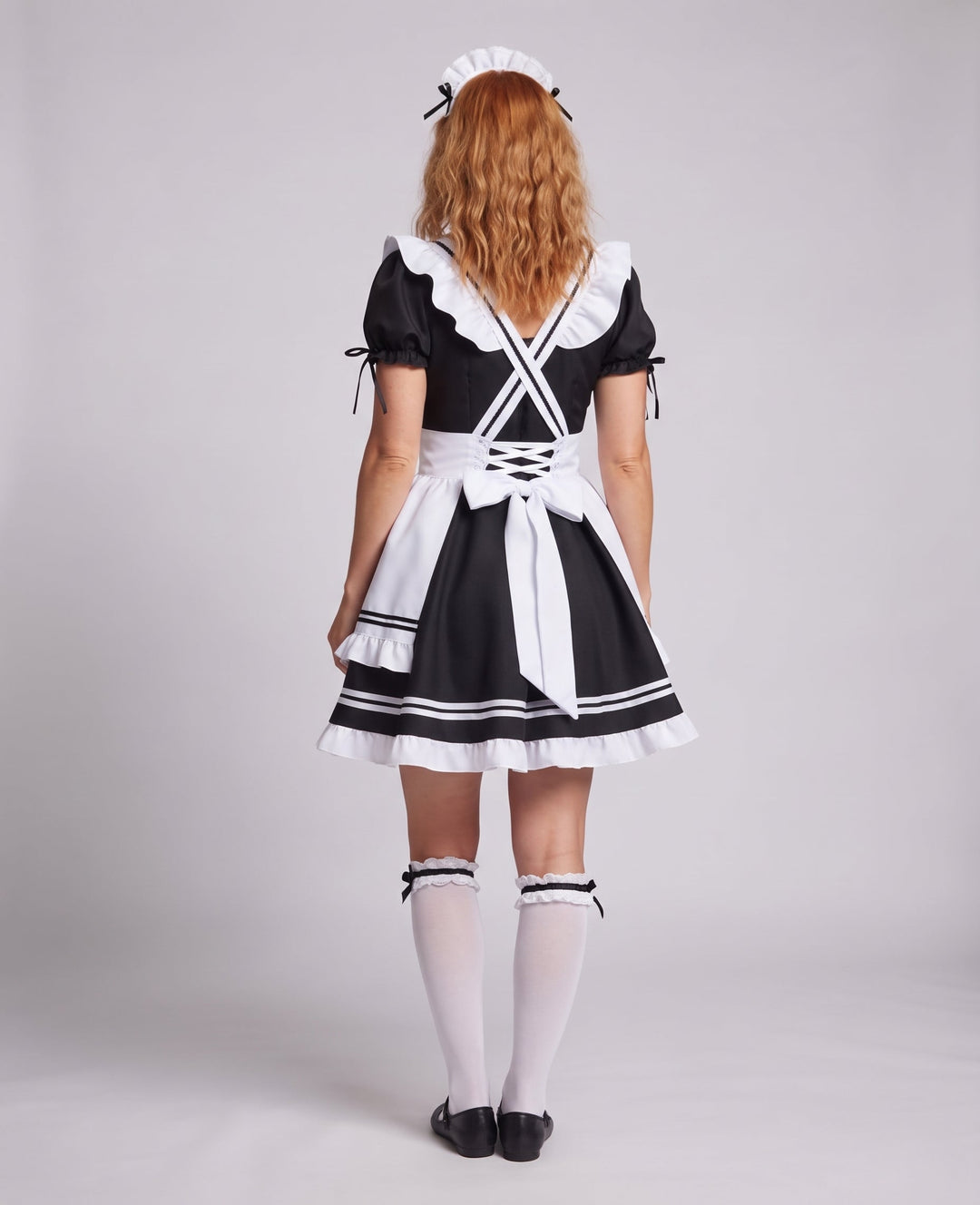 Damenkostüm als elegante Dienerin mit Rüschen und einem ausgestellten Rock Shop Nory