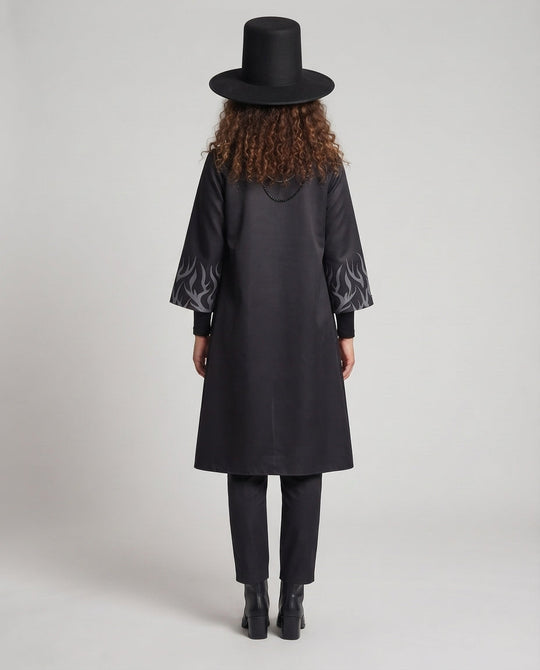 Damen kostümset mit kunstvollem Umhang und stilvollen Accessoires Shop Nory